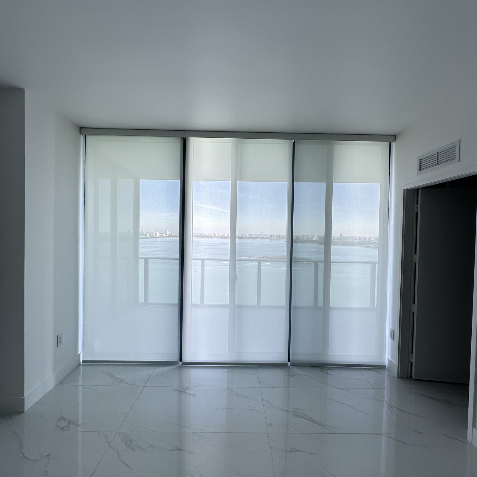 Roller Shades project photo 4 in Miami