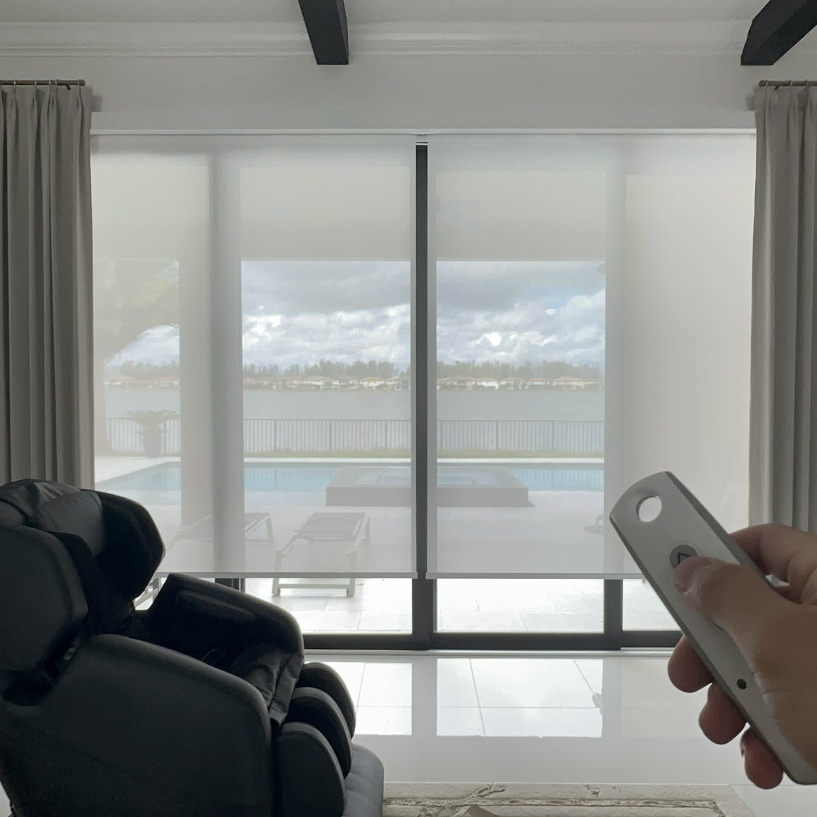 Roller Shades project photo 1 in Parkland
