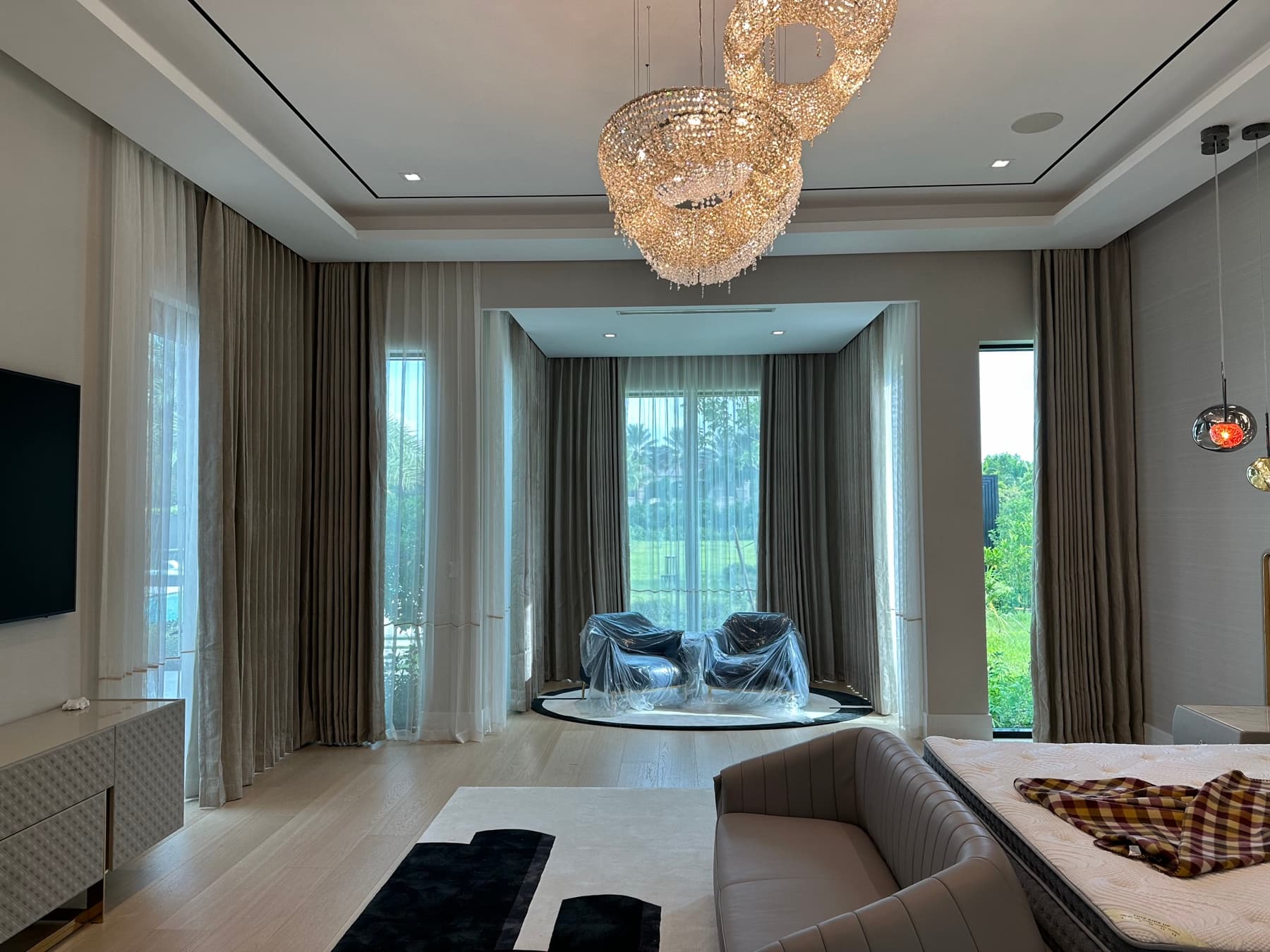 Real window treatment installation site in a South Florida home