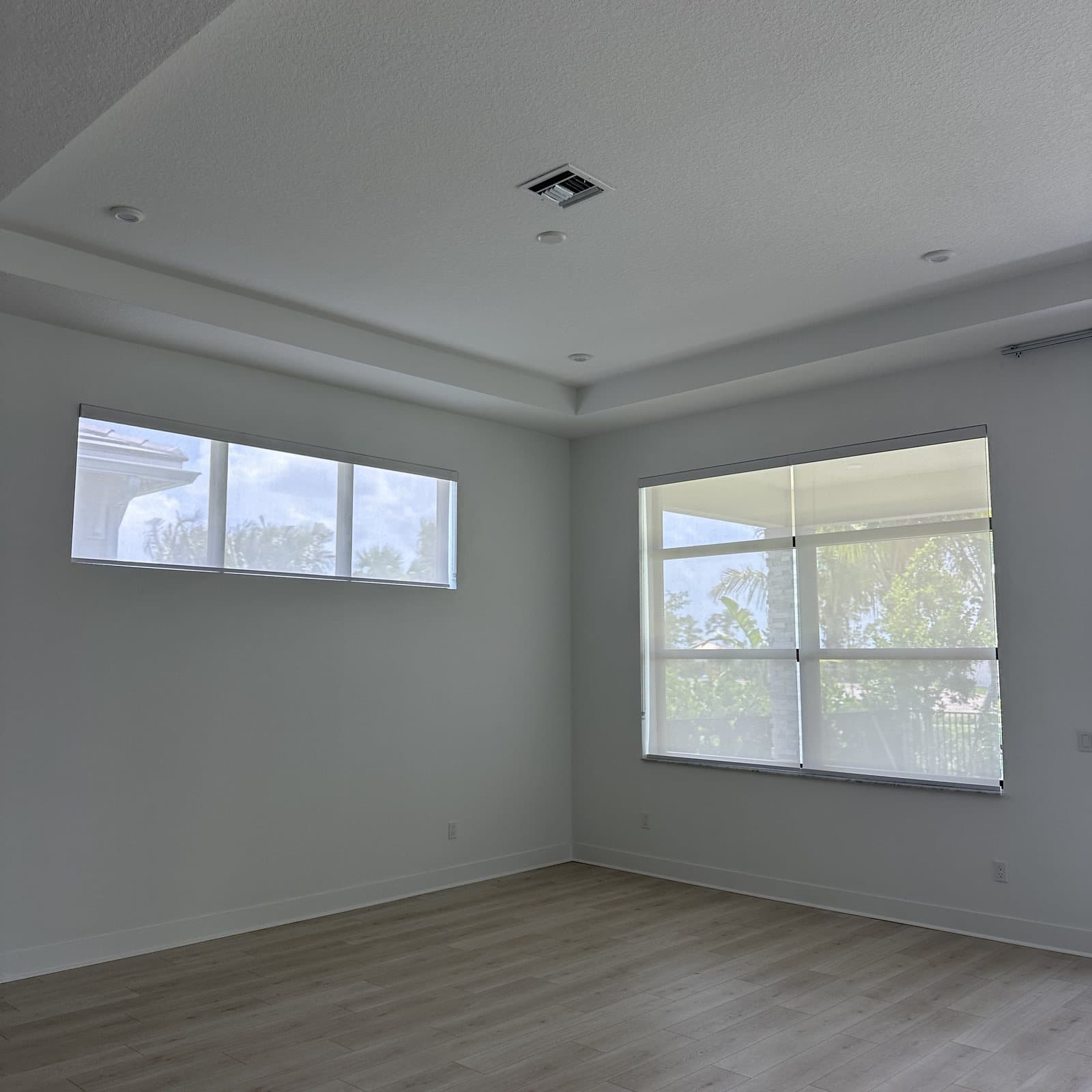 Roller Shades project photo 5 in Palm Beach Gardens