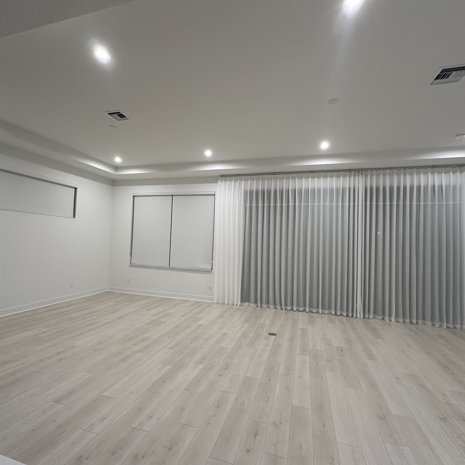 Roller Shades project photo 7 in Palm Beach Gardens