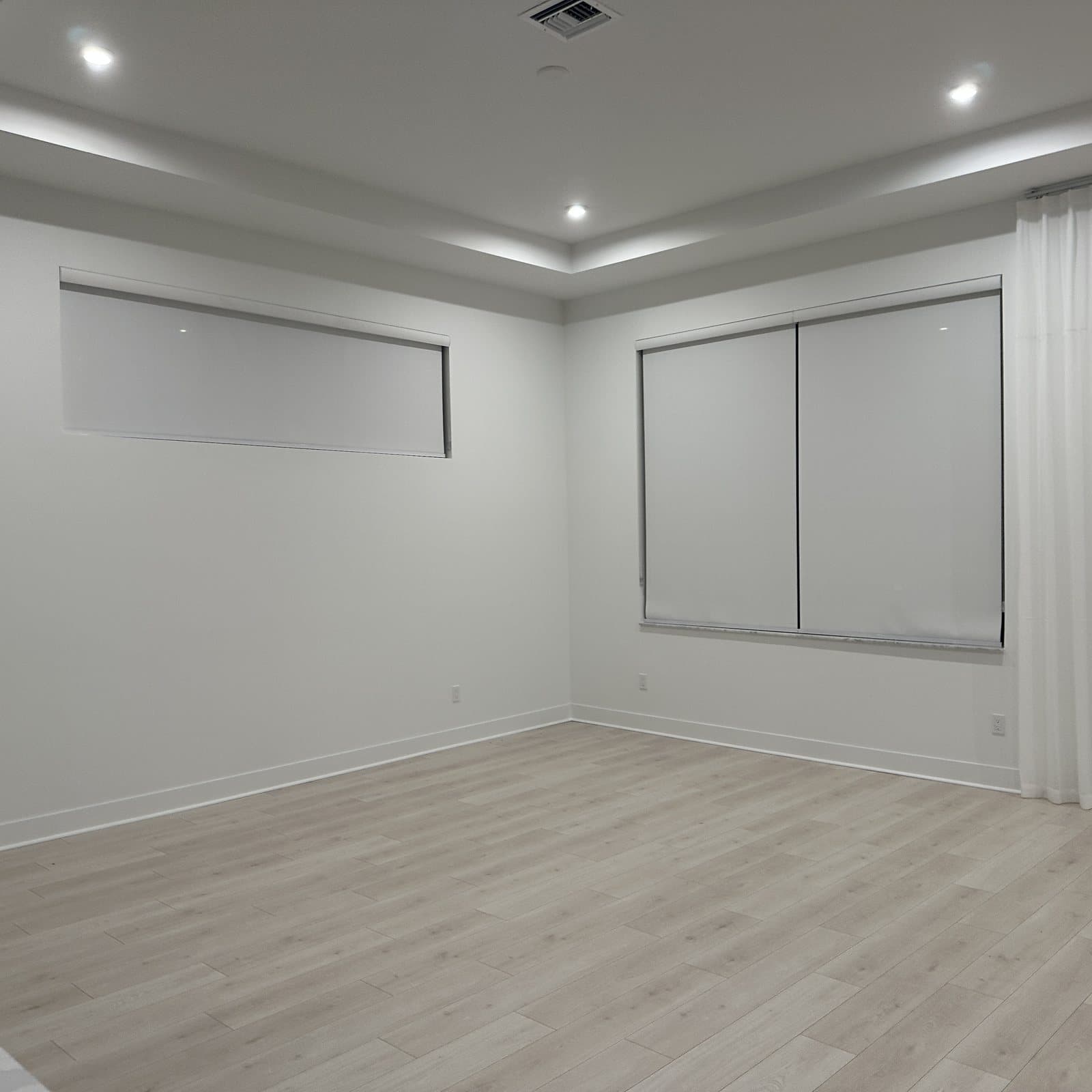 Roller Shades project photo 8 in Palm Beach Gardens